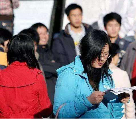 138萬人通過國考審核創(chuàng)7年之最 119個(gè)職位無人報(bào)